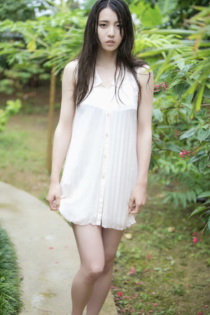 一个老头抱着美女大白屁股操起来没完了